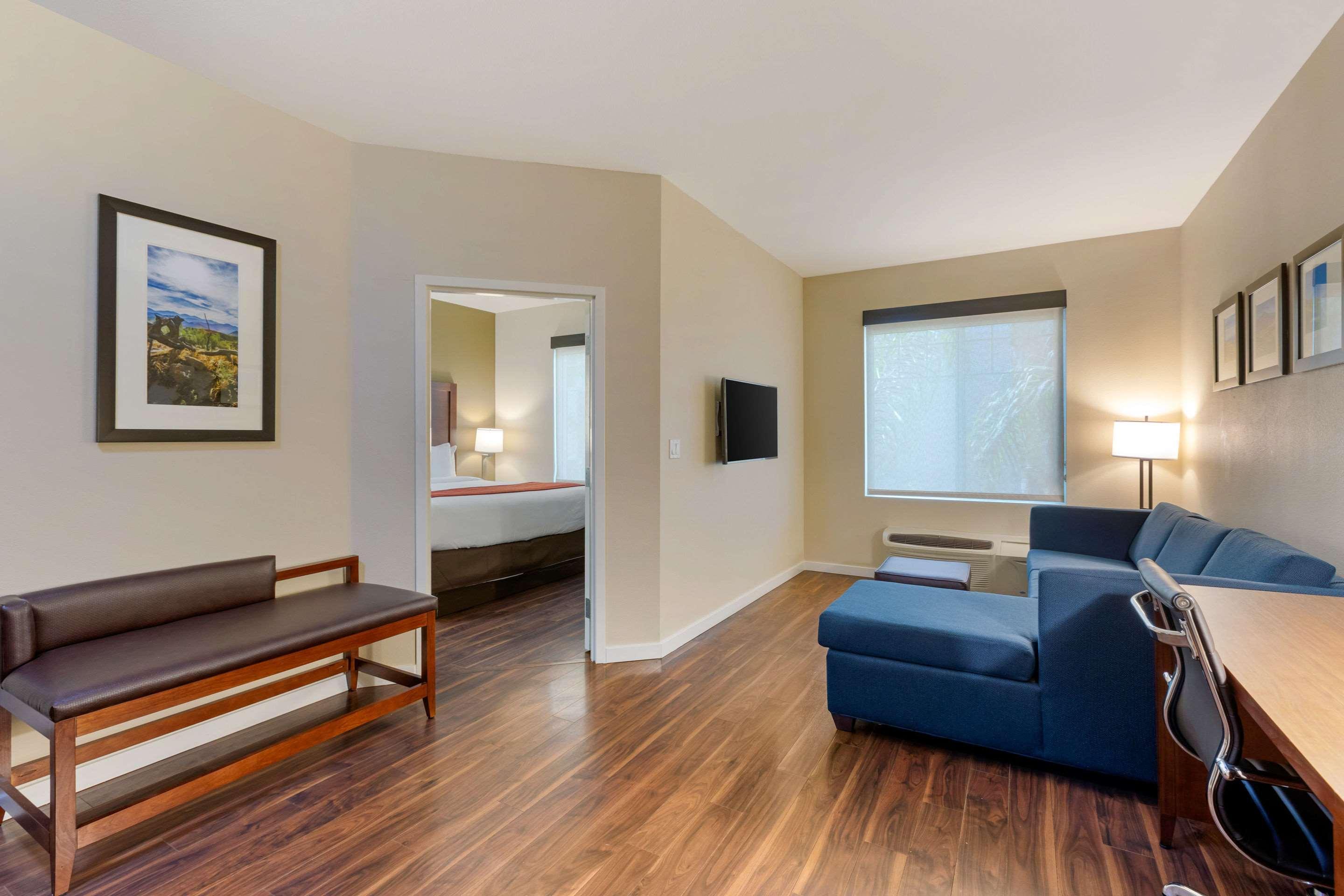 Comfort Inn & Suites Near Ontario Airport Exterior foto