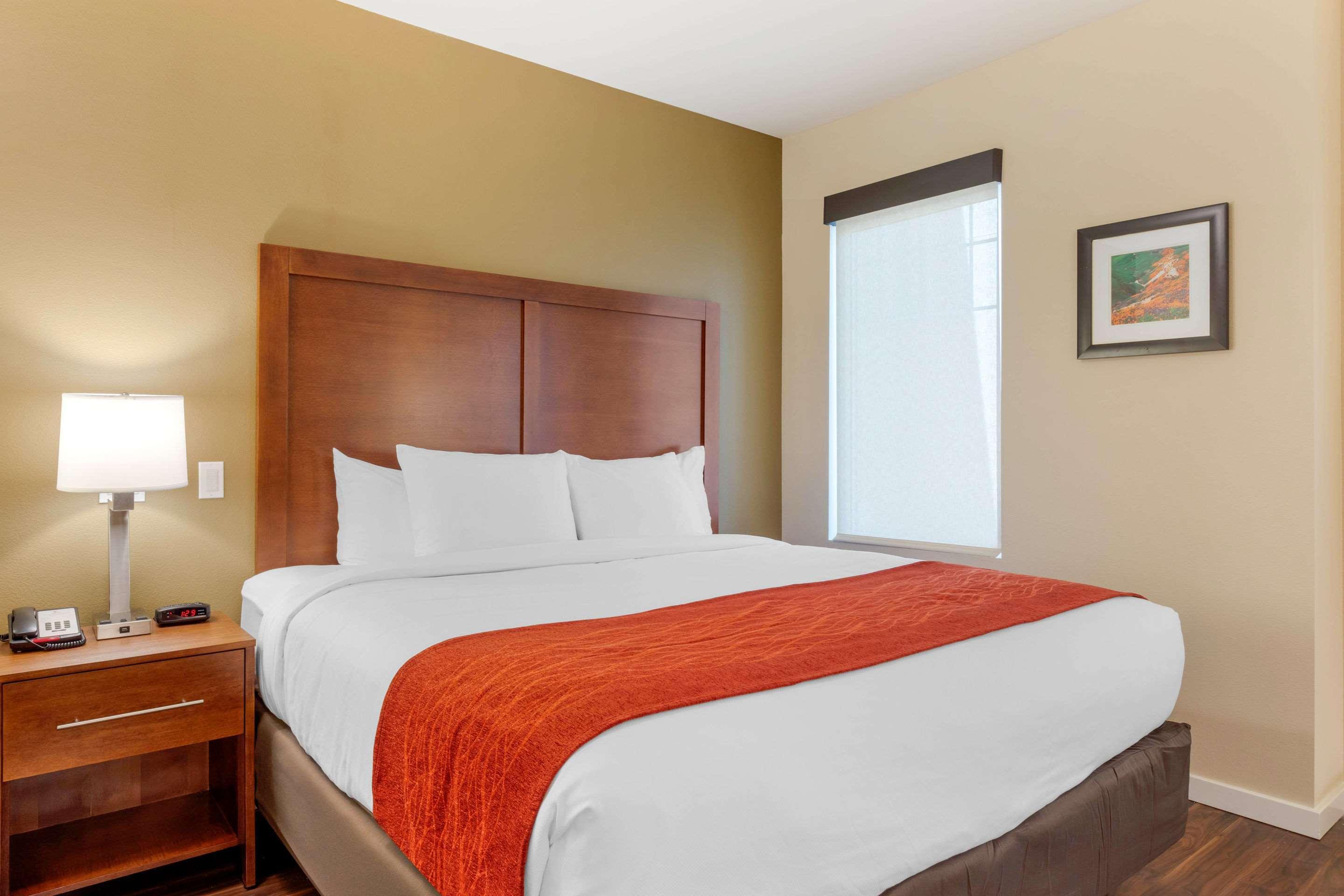 Comfort Inn & Suites Near Ontario Airport Exterior foto
