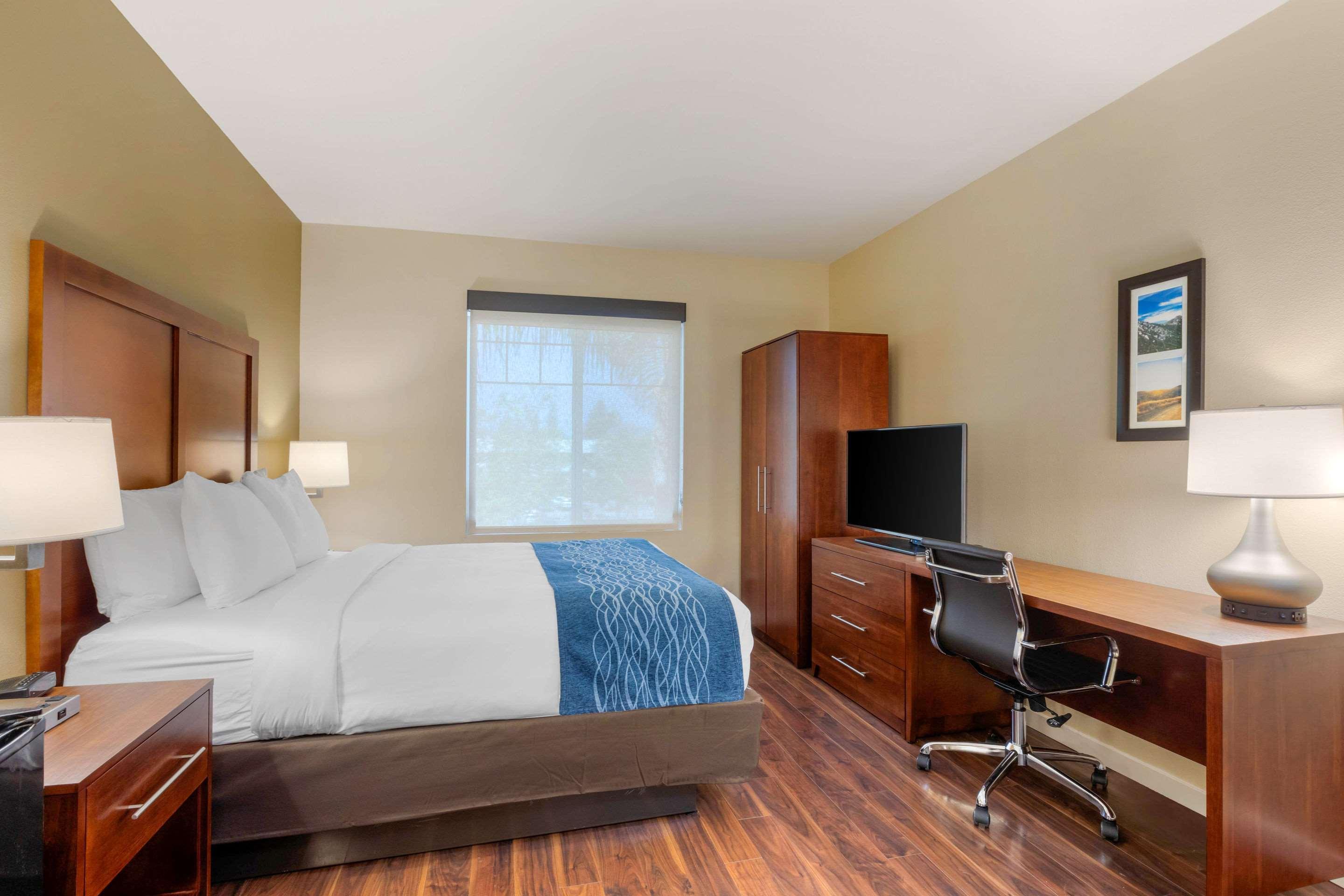 Comfort Inn & Suites Near Ontario Airport Exterior foto